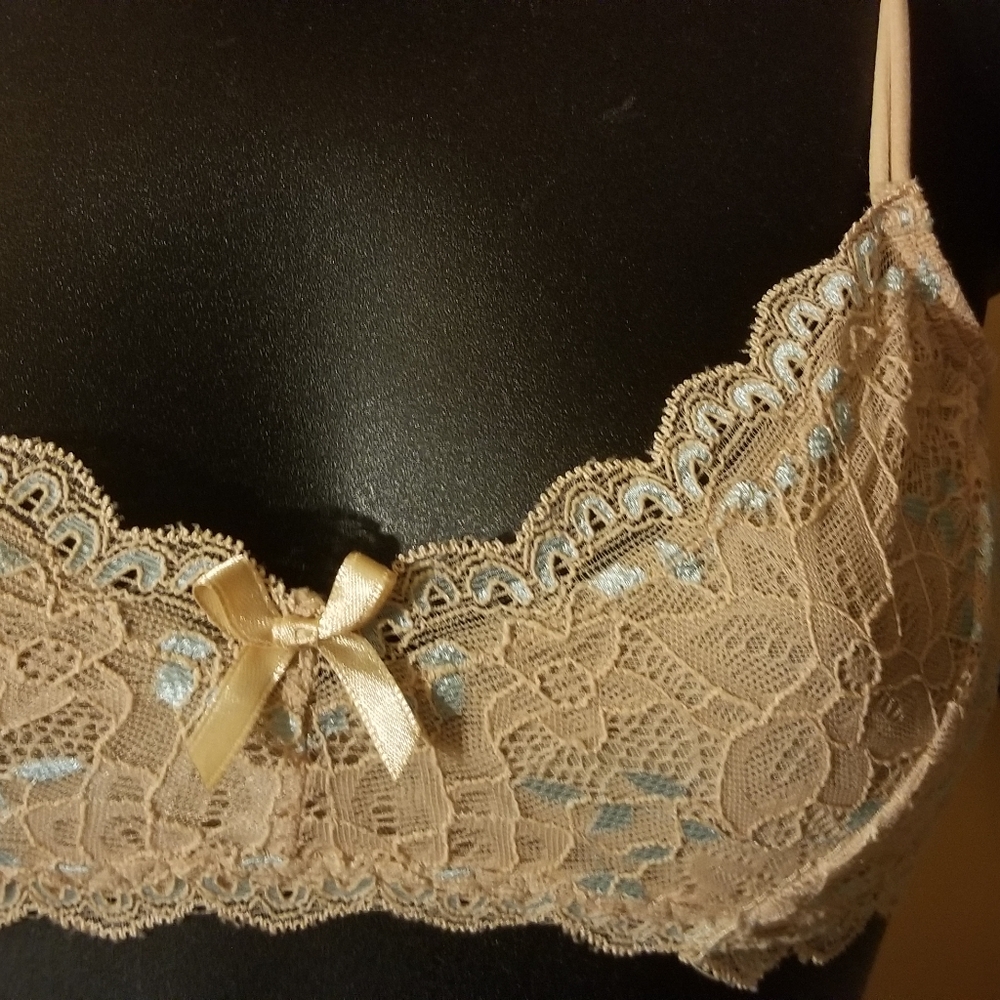Lingerie - Picture 2 of 3